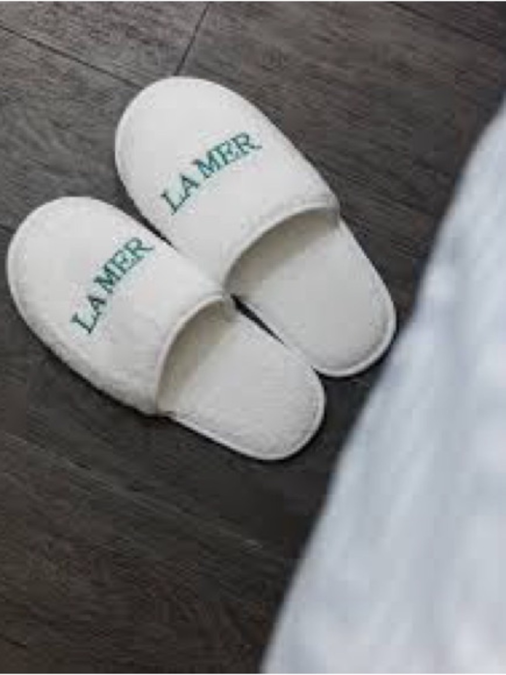La Mer White Slippers with Green Logo